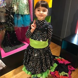 Mexico like dress very shiny and fabulous!!!!